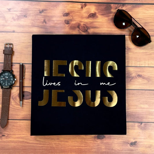 Camiseta Masculina  "Lives in me Jesus"